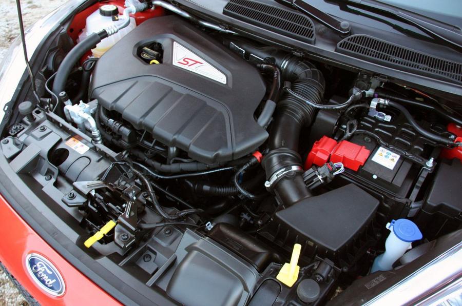  Ford Fiesta ST 2014 года  (фото 39 из 66)